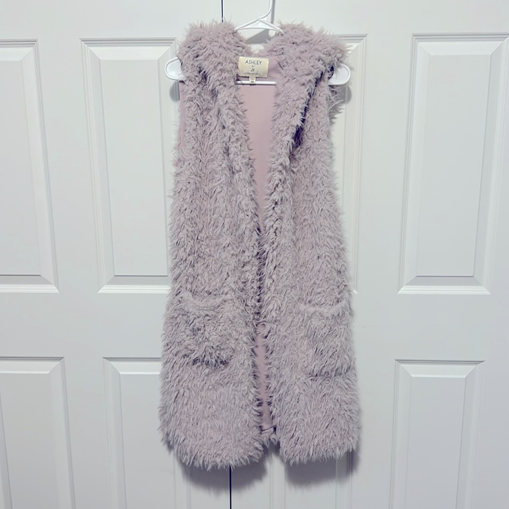Ashley By 26 International Fuzzy Vest in Light Gray